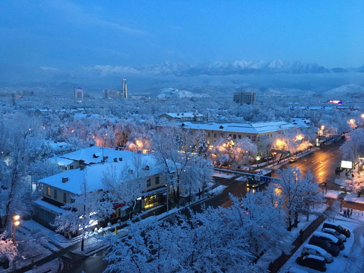"Картина Горных Вершин" Квартира- "Mountain View" Apartment Alma-Ata Buitenkant foto